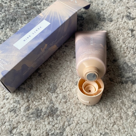 FENTY BEAUTY HYDRA VIZOR BROAD SPECTRUM MINERAL SPF 15 SUNSCREEN HAND CREAM - Picture 7 of 8